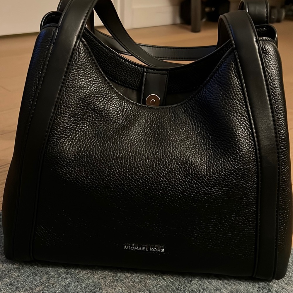 Brand New Michael Kors Rosemary Large Leather Shoulder Tote